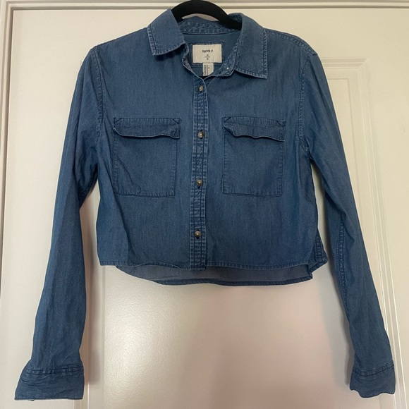 Forever 21 Women’s Cropped Denim Button Down Shirt - Picture 1 of 10